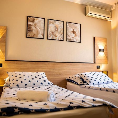 Hotel Bolero Gyor Bagian luar foto