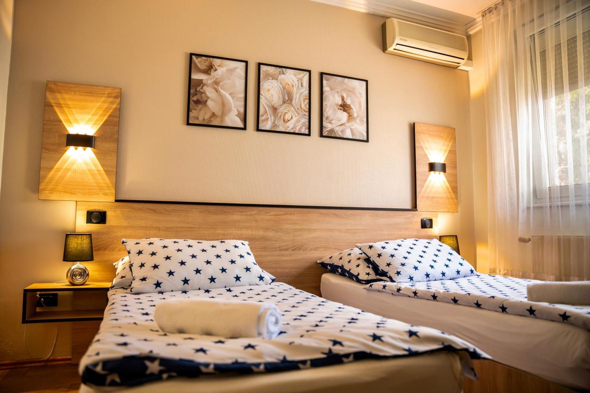 Hotel Bolero Gyor Bagian luar foto