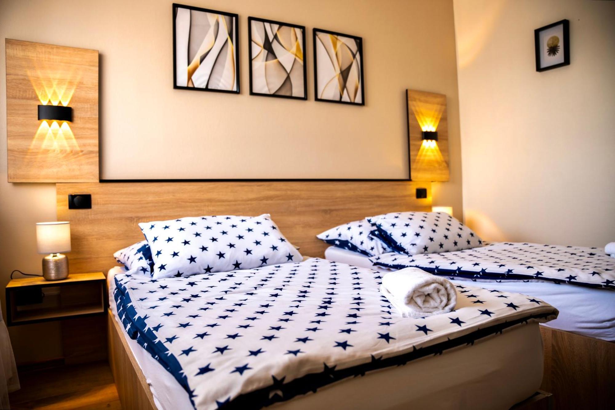 Hotel Bolero Gyor Bagian luar foto
