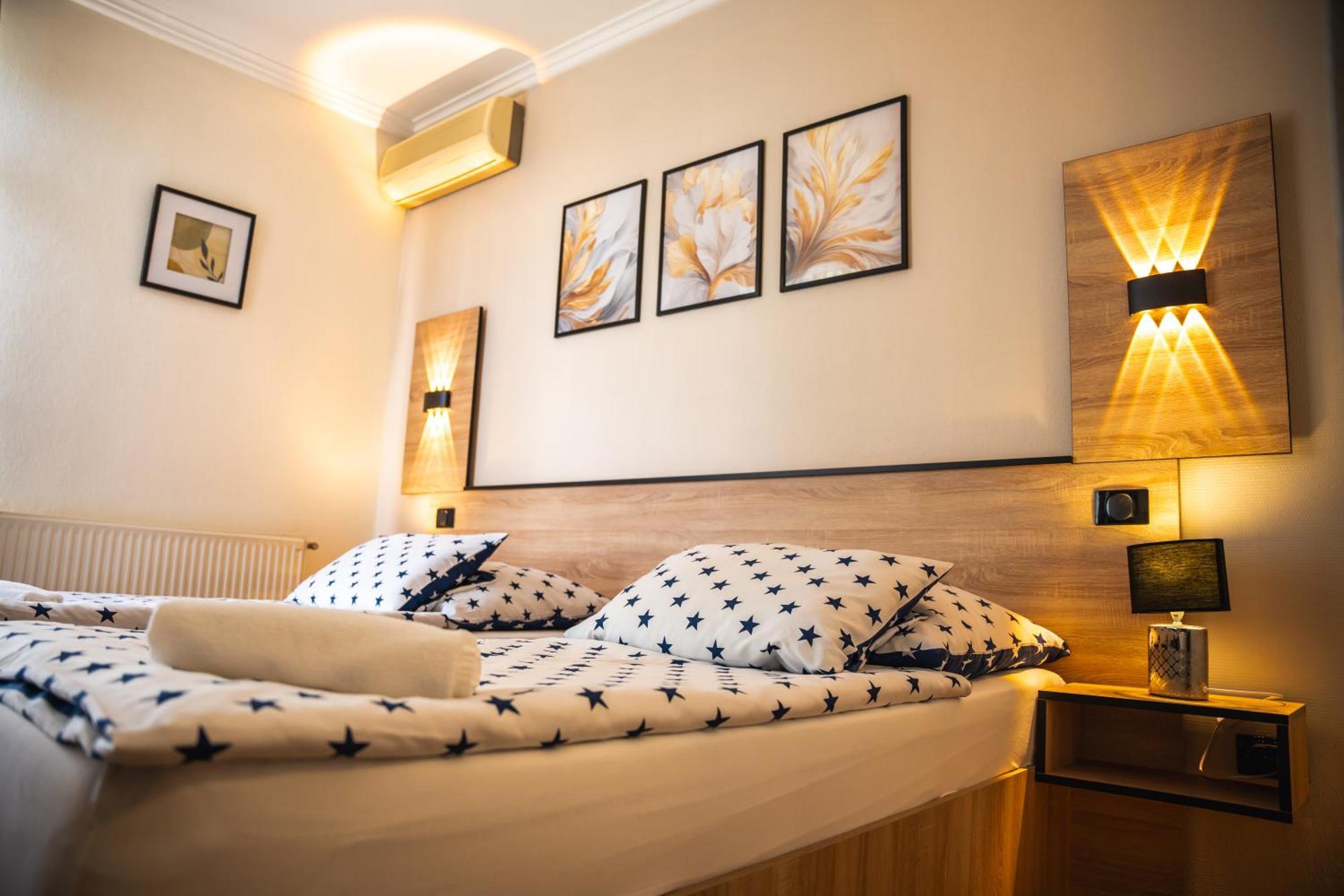 Hotel Bolero Gyor Bagian luar foto