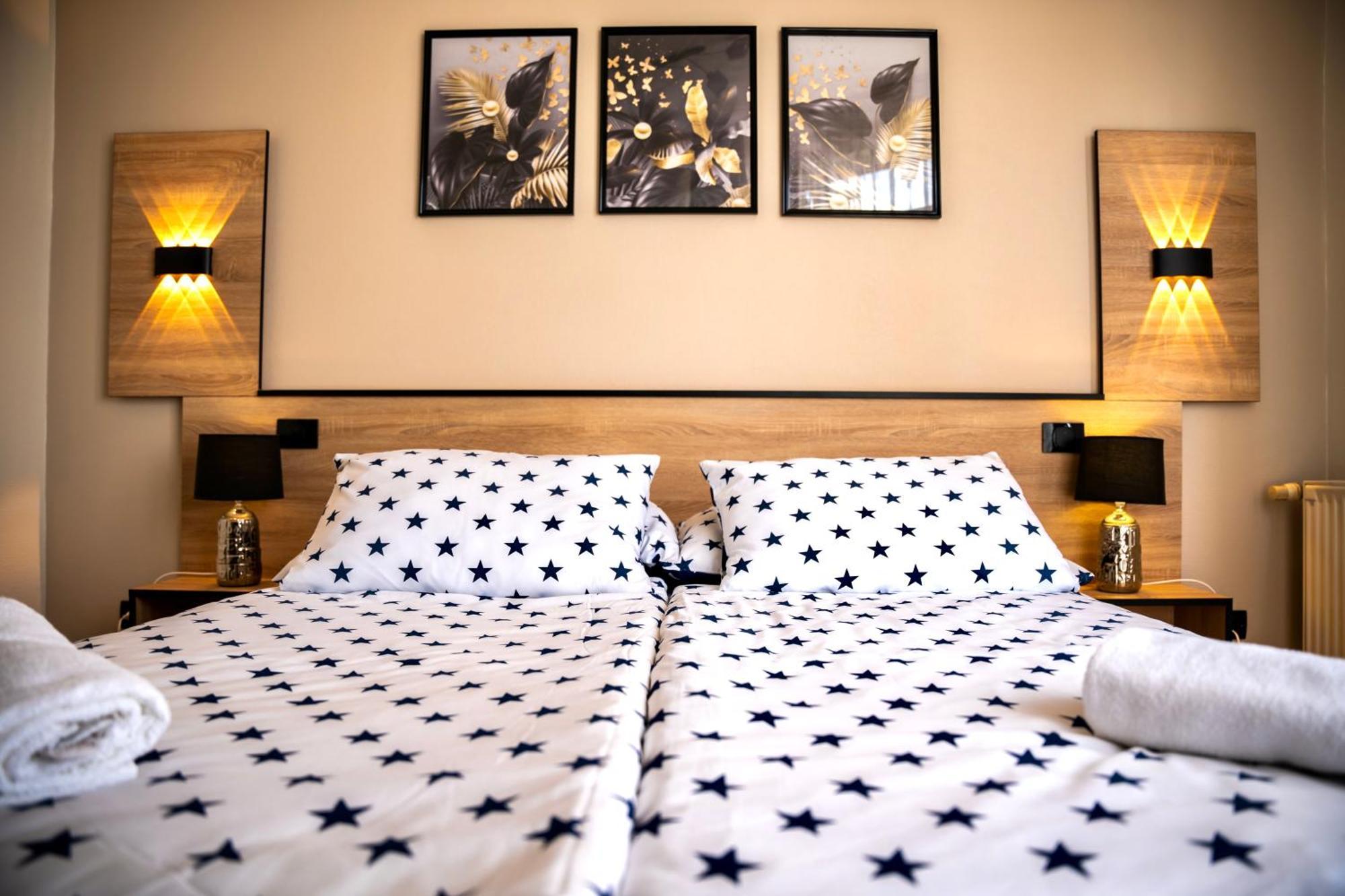 Hotel Bolero Gyor Bagian luar foto