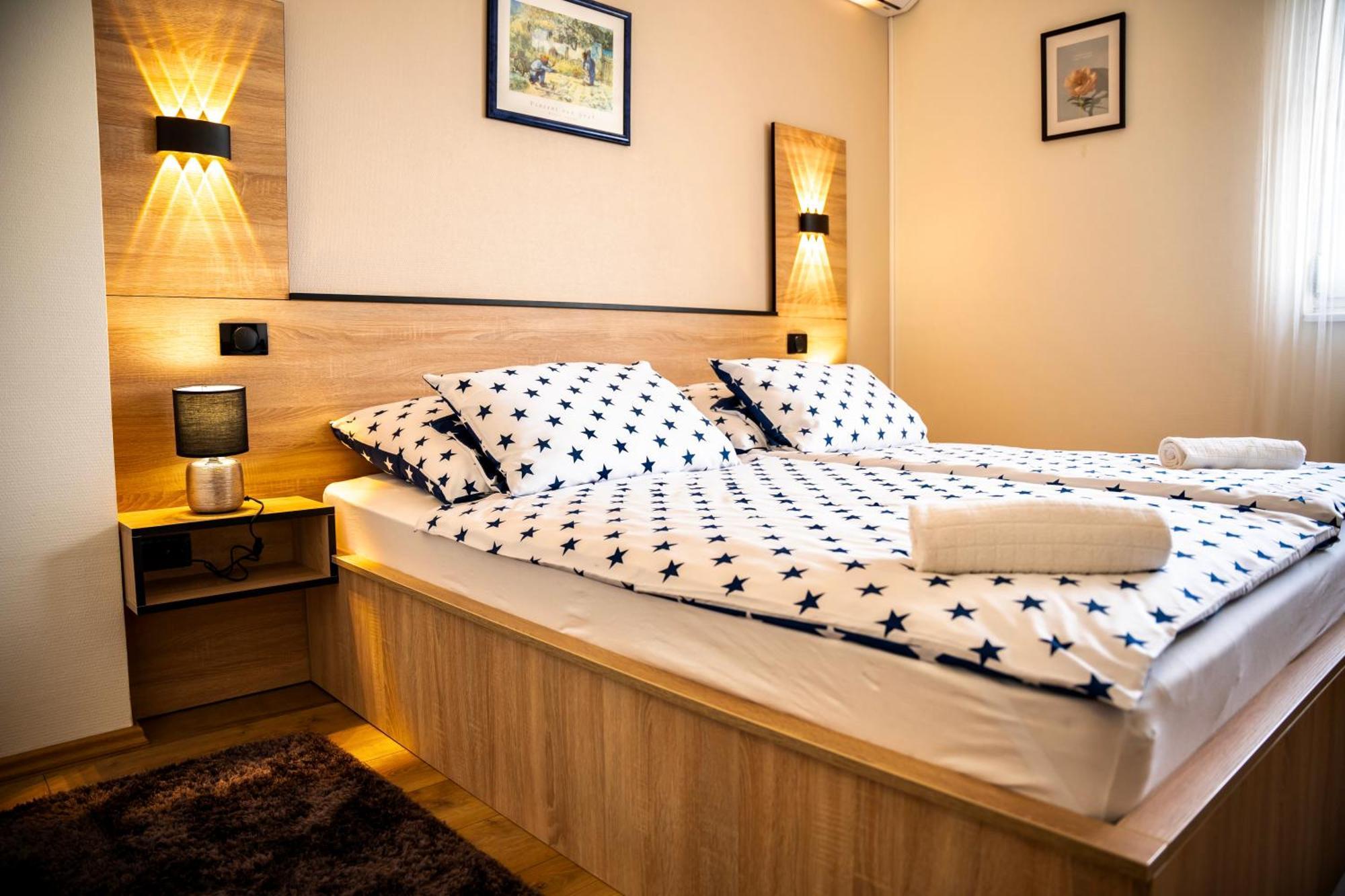 Hotel Bolero Gyor Bagian luar foto
